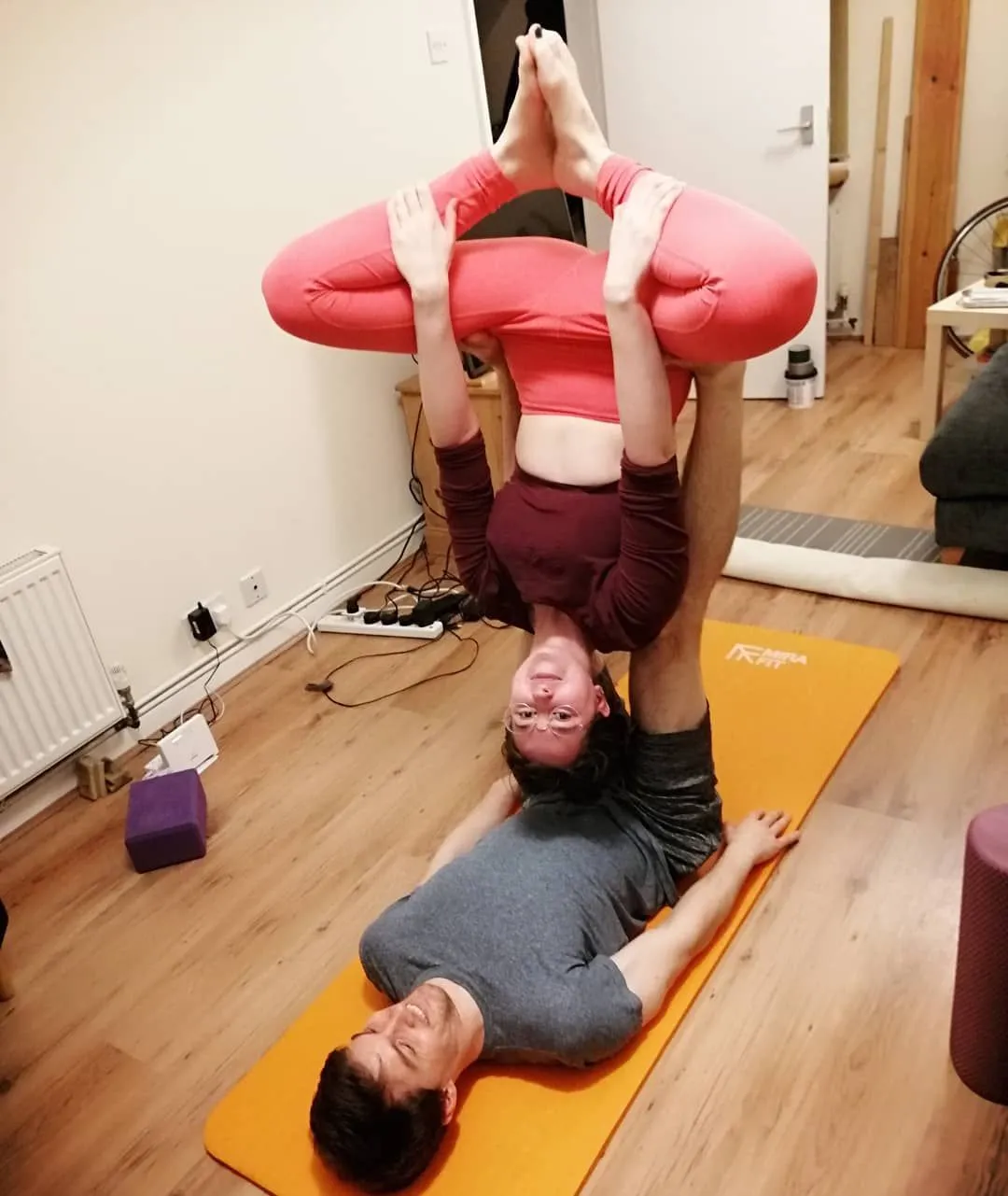 bat-flexed-legs